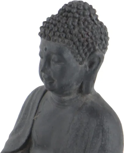 Vista 4 de CosmoLiving by Cosmopolitan - Escultura decorativa de Buda de cerámica meditando para decoración del hogar con tallas grabadas y detalles