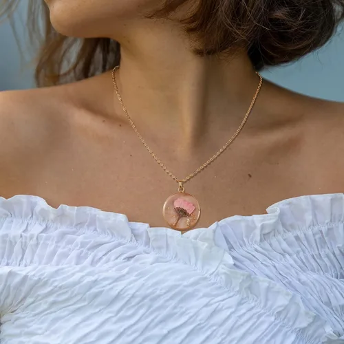 Vista 4 de BIRDAYPRE Handmade Pressed Flower Pendant Necklace Birth Flower Necklaces Round Resin Necklace for Women Girls 18K Gold Plated Chain Flower Jewelry