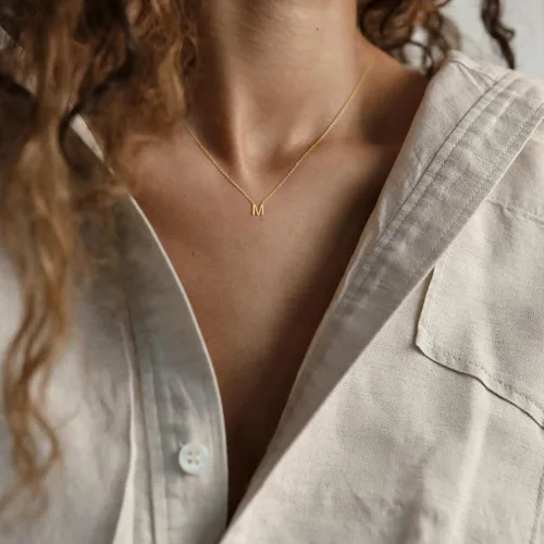 Vista 3 de Collar con inicial para mujer, chapado en oro de 14 quilates, delicado collar con dije de inicial, gargantilla simple y a la moda, collar