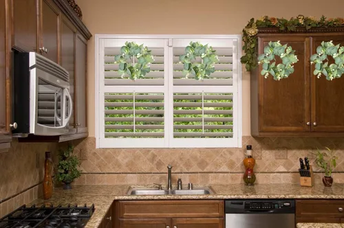 Vista 7 de Coronas artificiales de hojas de eucalipto, guirnalda de hojas de eucalipto, corona de granja de 9 pulgadas para gabinete de cocina, comedor