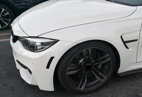 Vista 5 de iJDMTOY Marcas Laterales de Parachoques Delantero con Lente Fumada Negra Brillante Compatibles con BMW F30 F31 LCI Serie 3 320i 340i de 2016-2018
