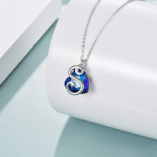 Vista 4 de AOBOCO Collar de plata de ley con inicial y cristal de corazón, delicado regalo de joyería para ella