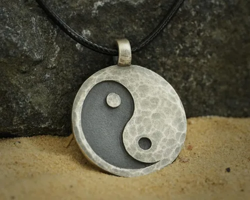 Vista 4 de Collar Yin Yang para hombre, joyería colgante de alta calidad de aspecto antiguo, regalos de Yin Yang, joyería vikinga para hombres