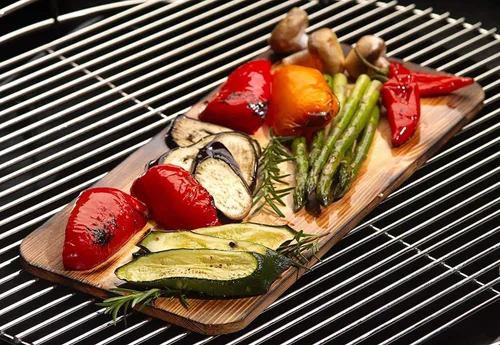 Vista 6 de TrueFire Tablones de cedro para parrilla de 7 x 16 pulgadas (paquete de 10) + bandeja de aluminio para servir, 16 pies