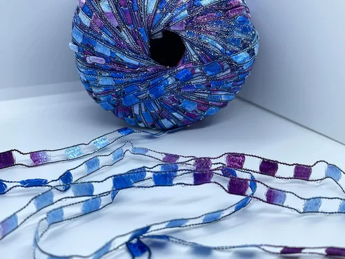 Vista 2 de Berlini East Track II - Hilo metálico para escalera, 1.76 onzas, 98 yardas, color azul iris #160, color azul, morado con acento metálico plateado