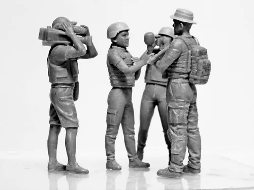 Vista 5 de ICM 35751 - Periodistas en guerra (4 figuras) - Escala 1:35
