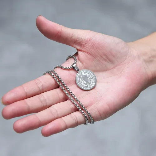 Vista 5 de STWTR Collar de medalla de San Benito de acero inoxidable medalla de sacramento cristiano joyería antimalvada regalo católico para hombres y mujeres