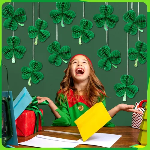 Vista 5 de Karenhi 12 piezas de decoración grande del día de San Patricio de 6.7 pulgadas, adornos de panal de abeja de trébol irlandés 3D, decoración de techo