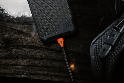 Vista 8 de URBAN ARMOR GEAR UAG - Cable resistente Kelvar Core USB-C a USB-C de 5 pies / 4.9 ft, 60 W, suministro de energía PD reforzado con carga rápida