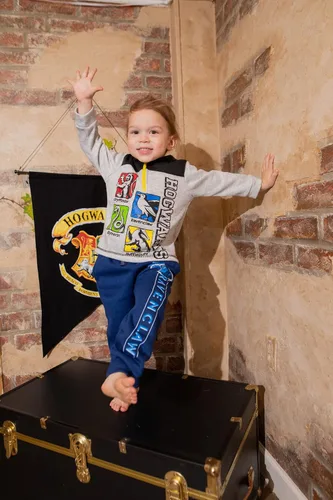Vista 2 de Harry Potter Gryffindor Slytherin Hufflepuff Ravenclaw - Paquete de 2 pantalones deportivos de forro polar para niños pequeños a grandes