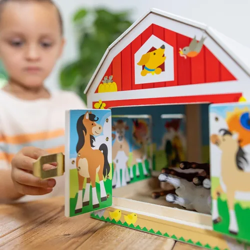 Vista 7 de Melissa & Doug – Juego sensorial de cierres para granero, juguete de puertas y cerraduras, animales de granja, para niños mayores de 3 años