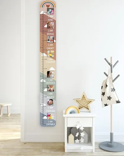 Vista 7 de Tabla de crecimiento inspiradora de madera maciza para niños con ventanas de fotos, tabla de altura motivacional para niños, tabla de pared plegable