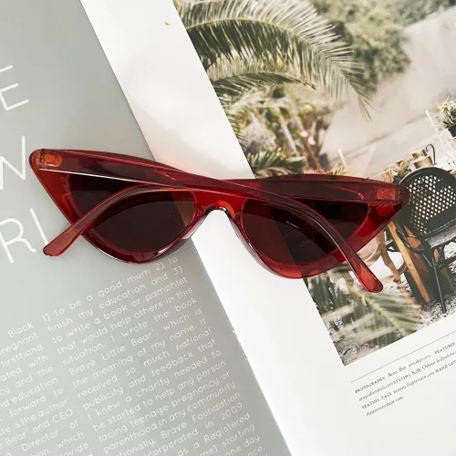 Vista 4 de OZPYKAE Gafas de sol para mujer, estilo vintage, montura de plástico, estilo retro, estilo de ojo de gato