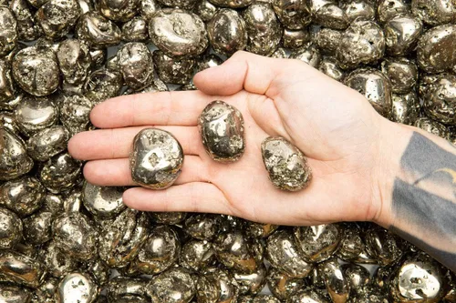 Vista 6 de Fantasia Materiales: 1/2 lb de pirita natural (oro tonto) Piedras pulidas de Perú