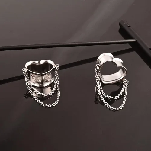 Vista 3 de Vankula 2 cadenas de corazón elegantes hipoalergénicas de acero inoxidable 0.00 oz 0.07 oz tapones de oreja dilatadores dilatadores de dilatadores
