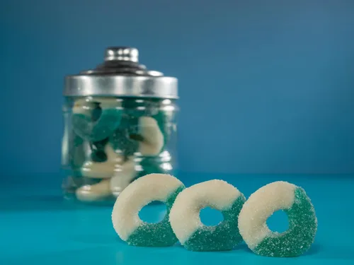 Vista 6 de Smarty Stop Gummy Ring Candy - Gomitas comestibles masticables con sabor a fruta (frambuesa azul, 1 libra (paquete de 1))