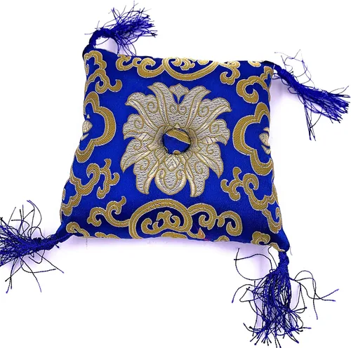 Vista 2 de Cojín cuadrado de seda brocado hecho a mano con borlas (6 pulgadas, azul)