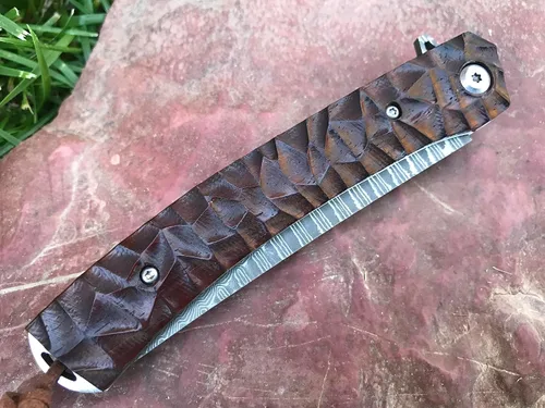 Vista 4 de TACTICAL GEARZ Cuchillo de bolsillo de Damasco - Cuchillo plegable EDC con mango de palisandro - Hoja VG10 de acero de Damasco de 67 capas