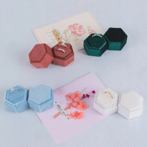 Vista 6 de Smileshe Caja para anillos, cajas de joyería de terciopelo para propuesta, compromiso, ceremonia de boda, caja hexagonal con ranura de doble anillo