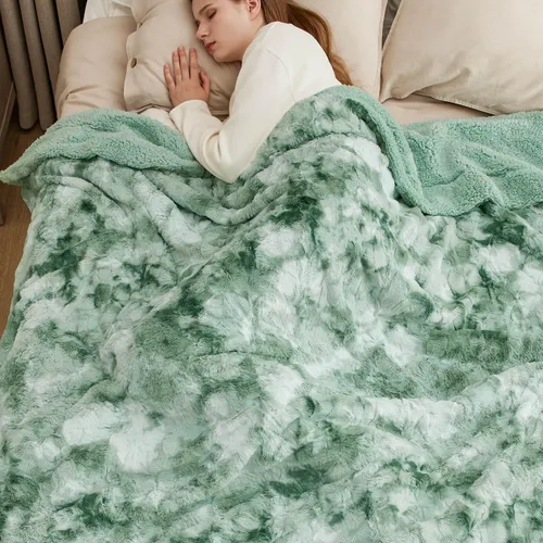 Vista 9 de Bedsure GentleSoft Manta Mullida de Sherpa - Manta de Forro Polar Cálida y Acogedora para Regalo de Mujer, Manta de Navidad de Felpa y Piel
