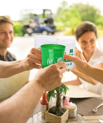 Vista 6 de Nefelibata Copas de golf para despedida de soltera, 12 unidades, vasos de plástico Let's Par-Tee, decoraciones de fiesta temática de golf