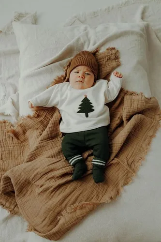 Vista 2 de Muasaaluxi Traje de Navidad para bebé recién nacido, con estampado de árbol de Navidadletras, pantalones deportivos, 2 piezas, trajes de otoño 0-3T
