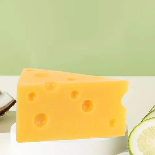 Vista 9 de SOLUSTRE Prop - Queso falso triángulo, modelo de queso de 2.55 pulgadas, alimentos artificiales para panadería, comida de juego para niños, juego
