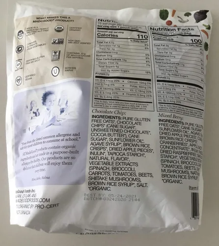 Vista 2 de MadeGood Granola Minis Club Pack (20 unidades, 0.85 onzas cada uno); 10 bolsas de chispas de chocolate y 10 bolsas de granola de bayas mixtas