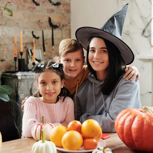 Vista 7 de Paquete de 4 horquillas para el cabello de Halloween, calabaza, fantasma, araña, calavera, pinzas para el cabello para niños y niñas, accesorios