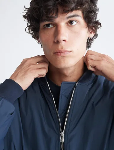 Vista 3 de Calvin Klein Chaqueta bomber con cremallera y logotipo mate para hombre