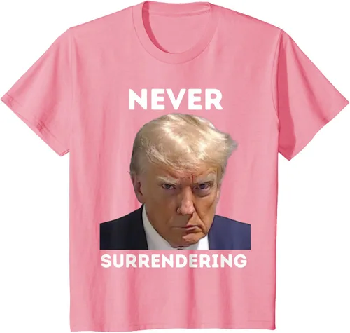 Vista 38 de Triumph Never Surrendering - Camiseta Trump Mug Shot, Negro