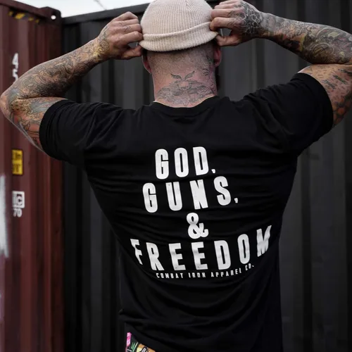 Vista 4 de Combat Iron God, Guns and Freedom - Camiseta de manga corta para hombre, Negro