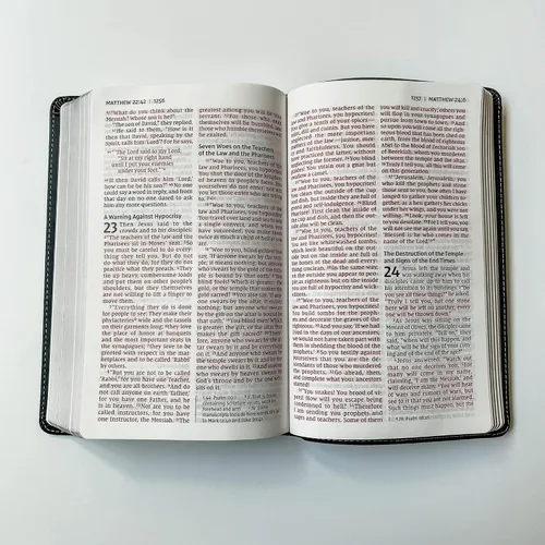 Vista 5 de Biblia de Leathersoft NIV con letras a mano y grabadas con láser, grabado personalizado con nombre disponible, regalo personalizado para bodas