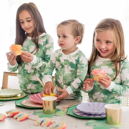Vista 4 de Burt's Bees Baby Pijama de algodón orgánico para niñas, conjunto de pijama 100% algodón para niños pequeños y niños, tela suave y elástica Trébol