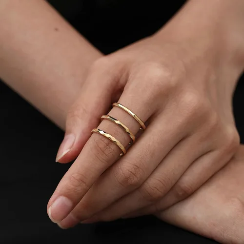 Vista 4 de KAZITSAN 3 anillos de acero inoxidable para mujer, de 0.059 pulgadas, banda lisa, apilables, anillos para el pulgar, plataorooro rosa, ajuste cómodo