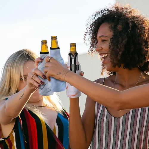 Vista 2 de Cosmos 4 fundas aislantes de neopreno para botellas de cerveza, fundas aislantes, fundas para botellas de 12 onzas con abridor de botellas integrado
