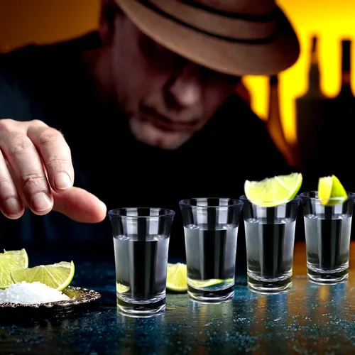 Vista 6 de Zubebe Juego de 150 vasos de chupito de acrílico de 1.2 onzas con base pesada, vasos pequeños redondos de plástico transparente, a granel