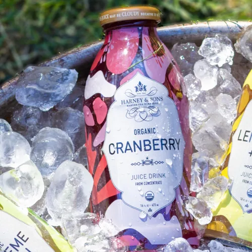 Vista 3 de Harney & Sons Jugo, arándano orgánico, 16 onzas (paquete de 12) Organic cranberry juice drink. Twelve 16 fl oz glass bottles. Caffeine free.