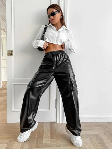 Vista 5 de MakeMeChic Pantalones cargo de cintura alta con cordón de piel sintética para mujer con bolsillo con solapa