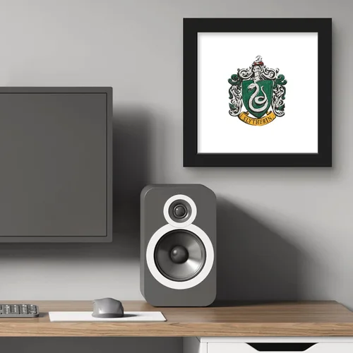 Vista 5 de Trends International Gallery Pops Harry Potter - Póster de pared de Slytherin Crest Scroll de 12 x 12 pulgadas, versión enmarcada en negro