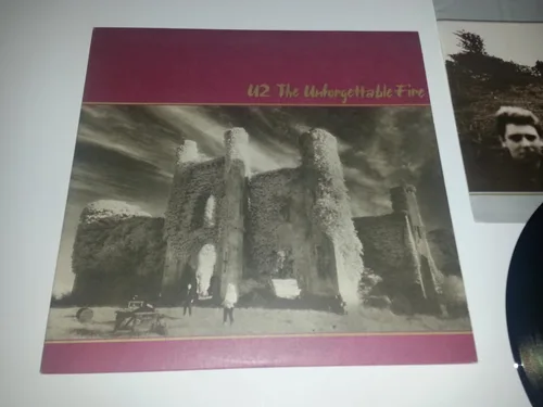 Vista 2 de The Unforgettable Fire