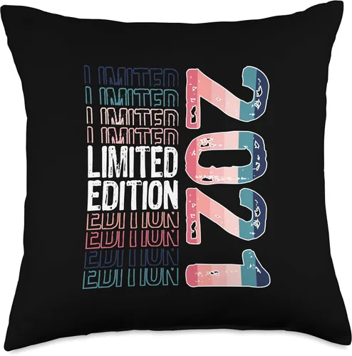 Vista 4 de Limited Edition Vintage 2021 Retro Birthday Throw Pillow
