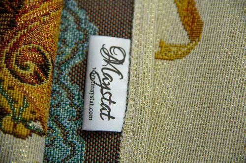 Vista 7 de Camino de mesa de Navidad de flor de pascua, tapiz de tela de lúrex dorado, rectangular, patrón antiguo, decoración de mesa (18 x 55 pulgadas)