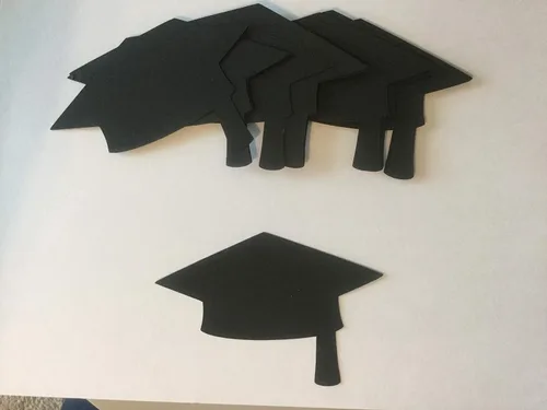 Vista 3 de Tapa de graduación negra de 4 pulgadas, corte de gorra de graduación de 4 pulgadas, confeti de graduación, álbum de recortes de graduación, fiesta