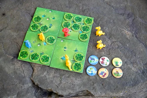 Vista 4 de Jurassic Snack: divertido juego de mesa para jugar contra amigos y familiares, mantén tus dinosaurios vivos y alimentados para ganar, divertido