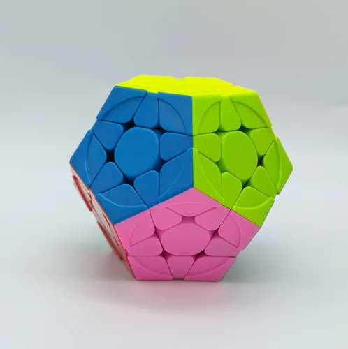 Vista 4 de Willking Qiyi Megaminx Cubo esculpido sin calcomanías 3x3 Pentagonal Dodecaedro Speed Cube Puzzle Toy (versión Qiheng S)