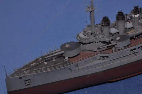 Vista 2 de Hobby Boss Kit modelo Danton de acorazado previo a la armada francesa (escala 1/350)