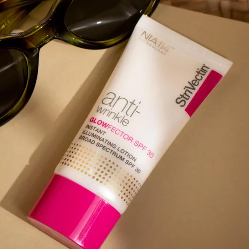 Vista 7 de StriVectin Loción iluminadora instantánea GlowFector SPF 30, 1 oz Amplio espectro, aumenta la luminosidad de la piel
