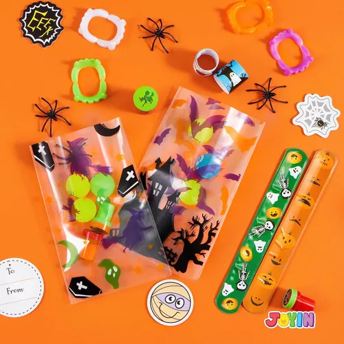 Vista 5 de JOYIN Juego de 168 piezas de artículos de papelería de Halloween, paquete de 24 bolsas de regalo con etiqueta de Halloween, incluyendo dientes