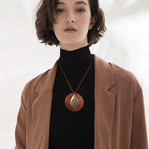 Vista 5 de SAILIMUE Juego de 6 collares largos con colgante para mujer, estilo bohemio, vintage, de madera, otoño, suéter, collar, plumas, libélula de la paz
